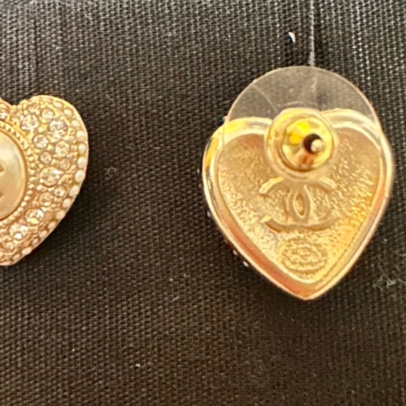 Chanel 22B Heart Crystal Gold Pearl CC Logo Statement Stud Earrings - Picture 5 of 5